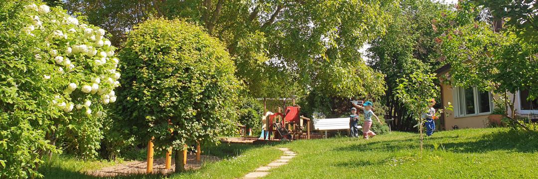 Gartenanlage für den Kiga Bereich Hinterer Garten im Kinderhaus SPIEL MIT UNS, Kindergartenland e.V.